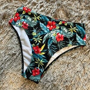 🛍️B2G1 FREE🛍️NWOT Black tropical bikini bottom